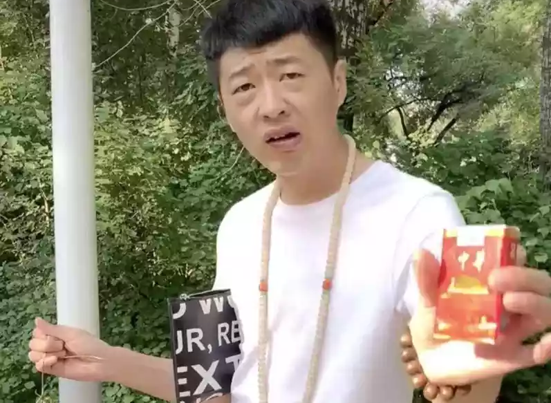 李會(huì)長(zhǎng)街溜子抽華子表情包