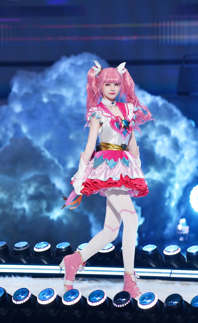 百位頂流明星主播齊聚成都，和平精英“刺激之夜”完美收官！