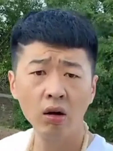 李會(huì)長(zhǎng)街溜子抽華子表情包